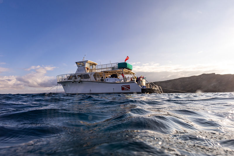 The Lani Kai II off the coast of Maui during a Molokini Crater snorkeling adventure