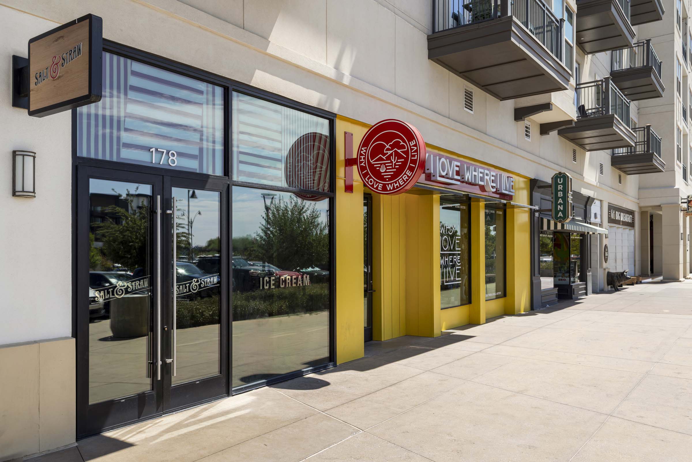 First-floor retail shops and restaurants at Camden Gilbert apartments in Gilbert, AZ 