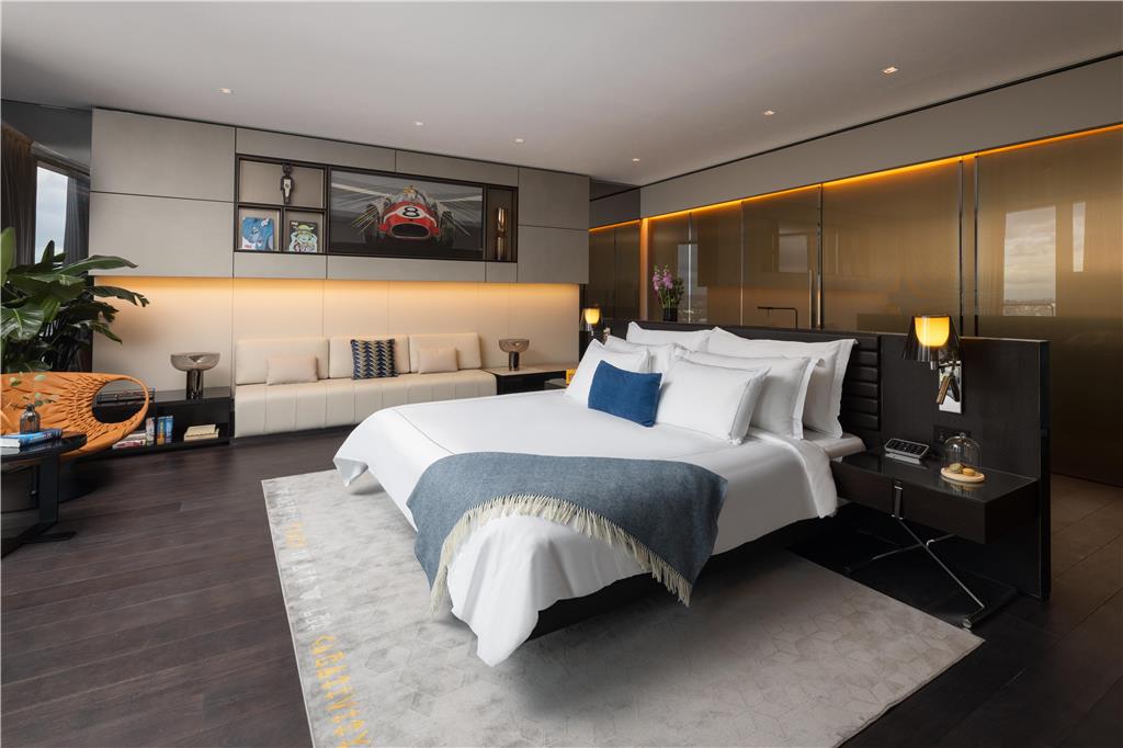 Suite bedroom