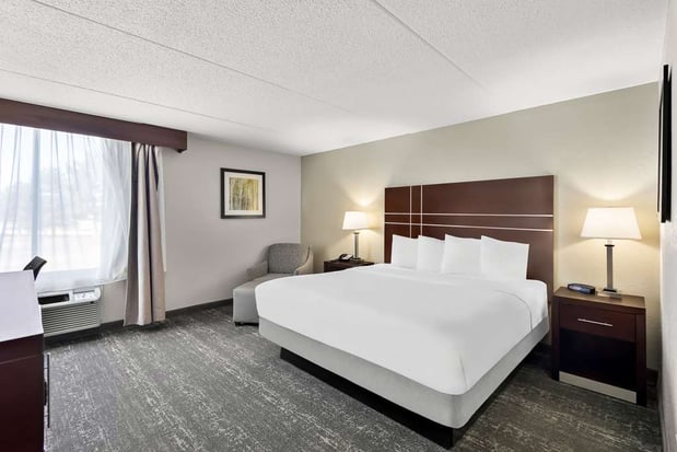 Images Best Western Luxbury Inn Fort Wayne