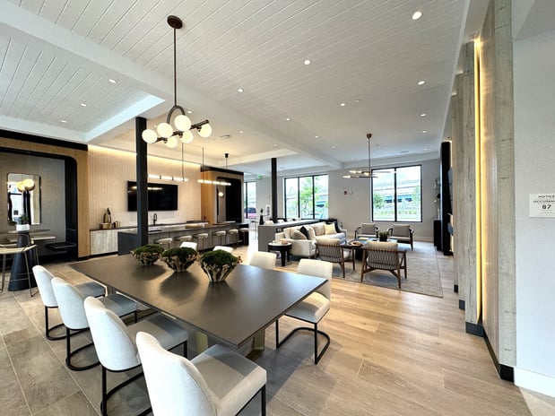 Images Caroline Golden Glades