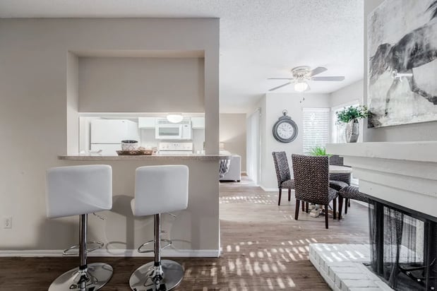 Images Country Square Apartments