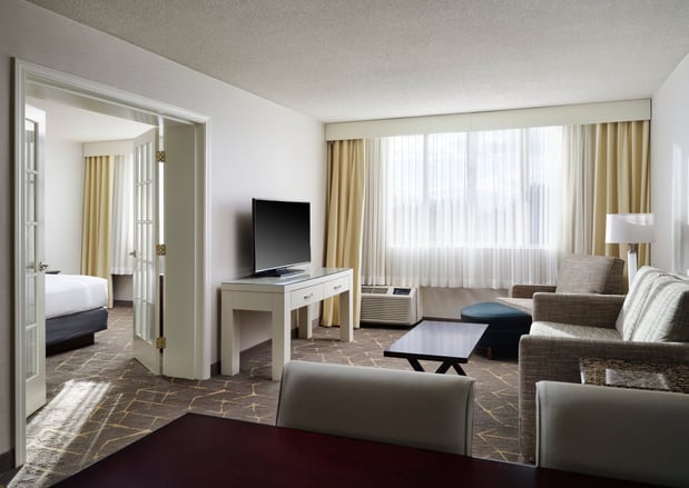 Images Holiday Inn & Suites Marlborough by IHG