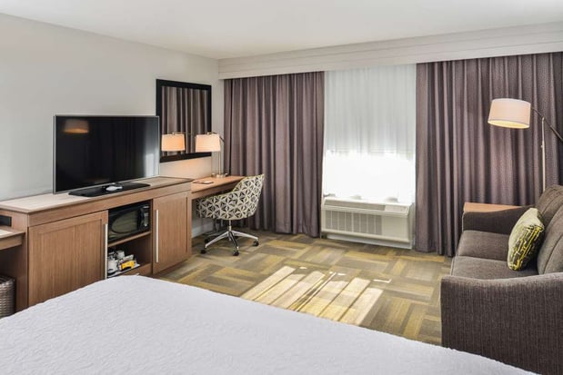 Images Hampton Inn & Suites Altoona-Des Moines