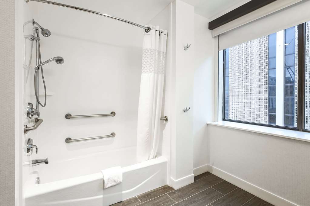 Guest room bath