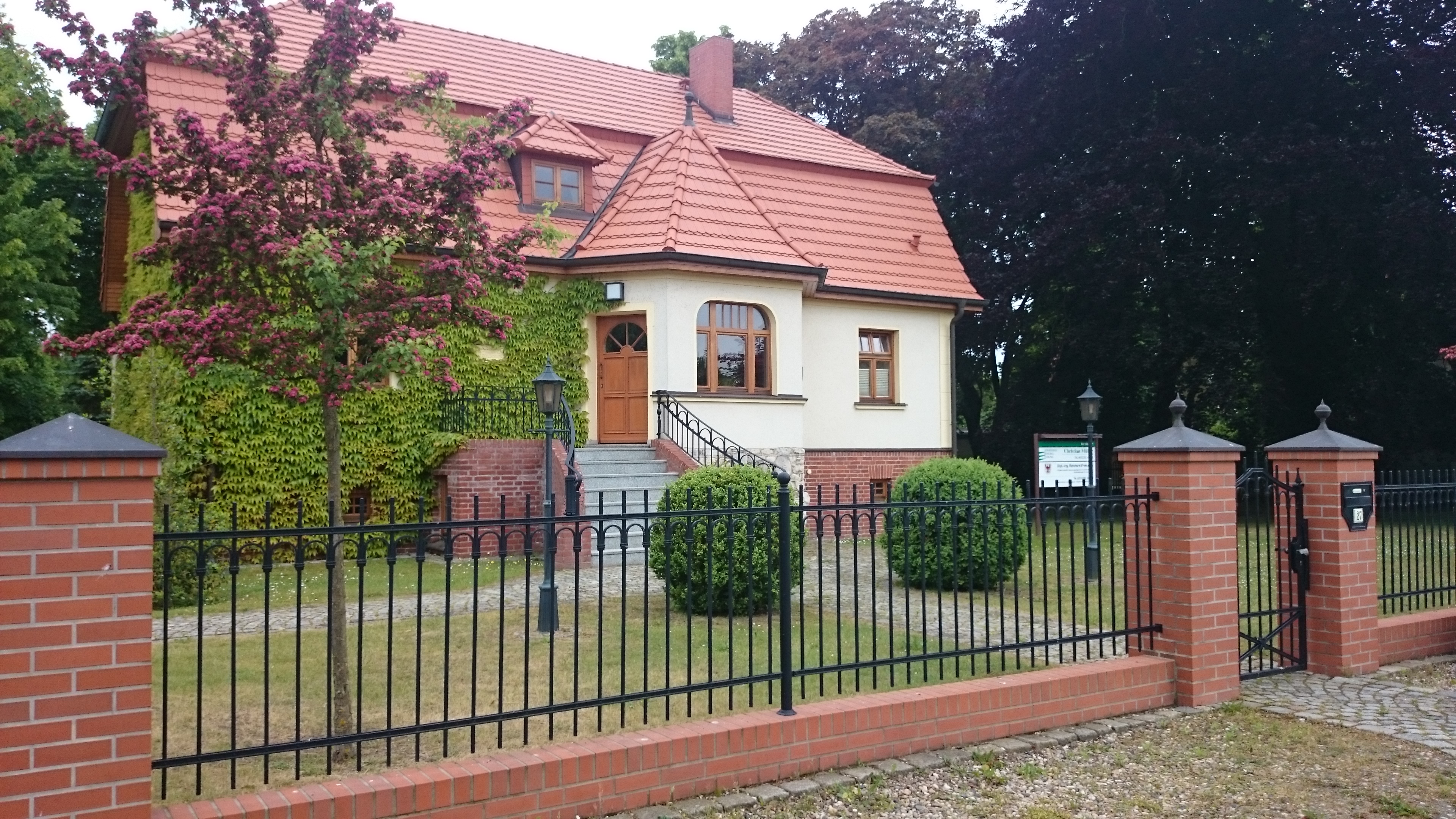 Vermessungsbüro Reinhard Frotscher, Am Wald 27 in Brieselang