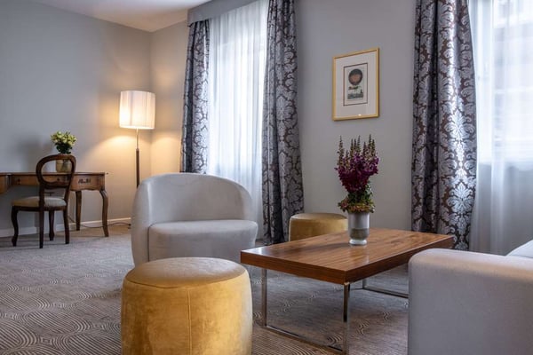 Suite - Livingroom
