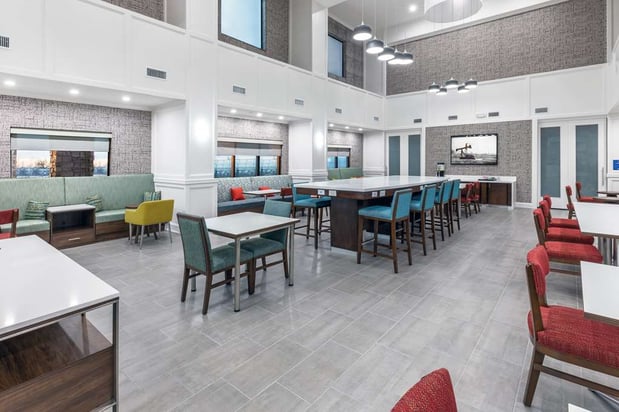 Images Hampton Inn & Suites Dallas I-30 Cockrell Hill