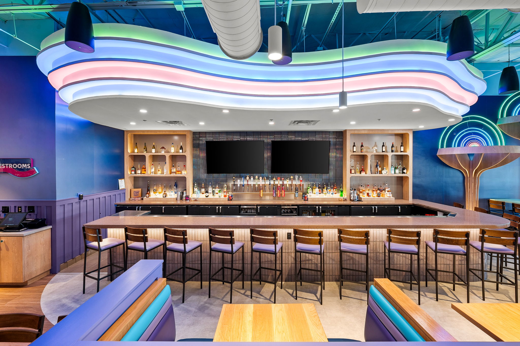 mellow mushroom interior bar