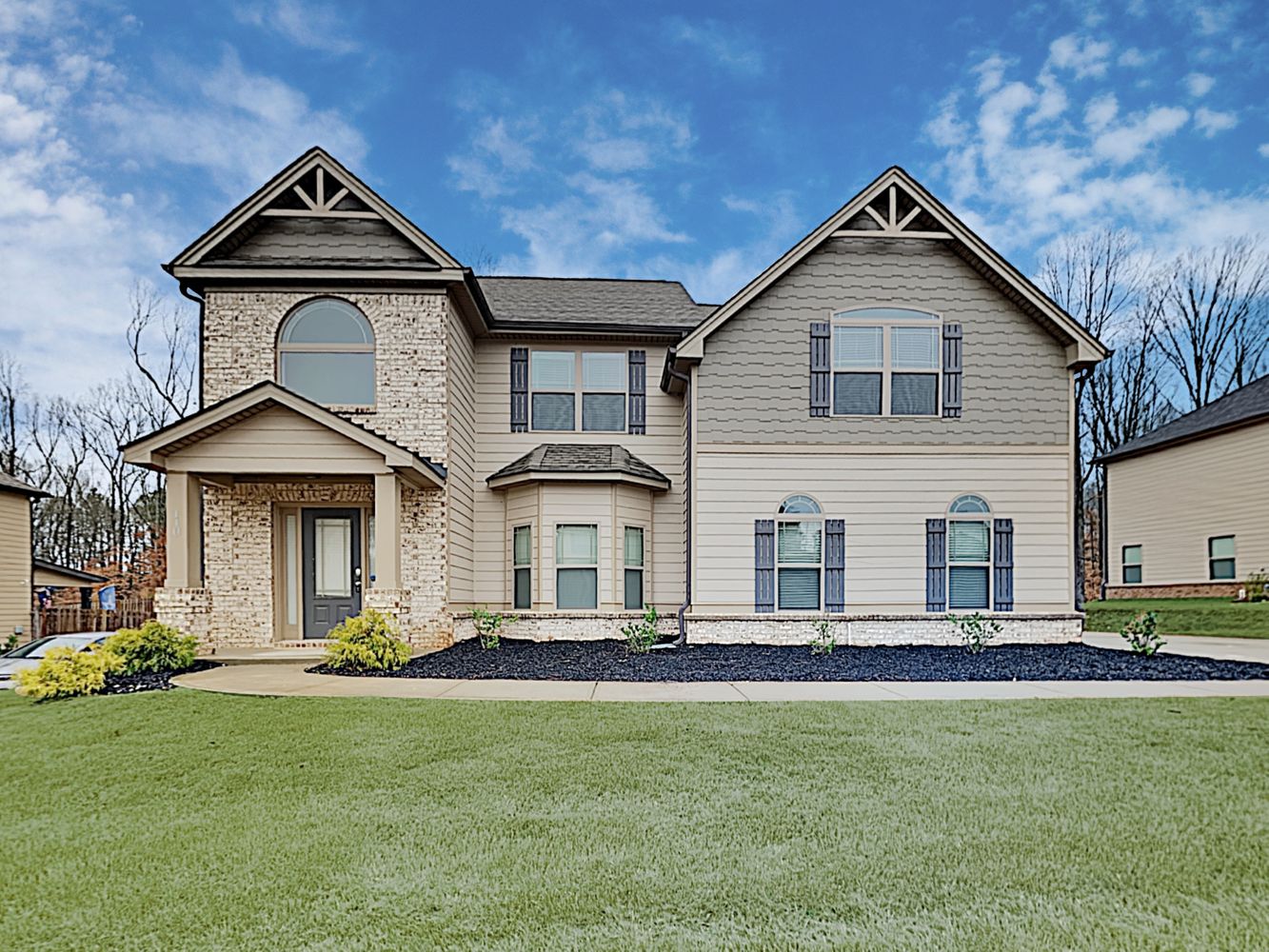 Elegant home with a large lawn at Invitation Homes Atlanta.