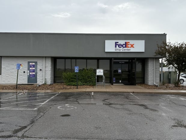 Images FedEx Office Ship Center
