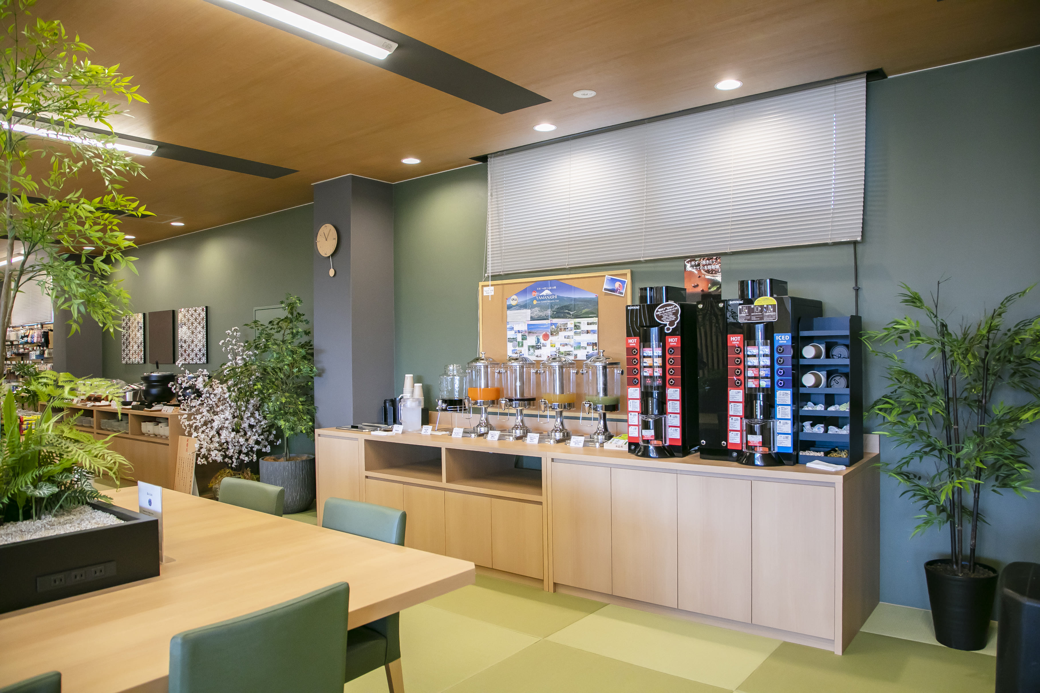 Images Tourist Base Kawaguchiko（Mt. Fuji Amazing view Café）