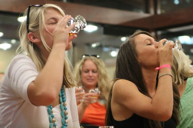 Images Mint Julep Experiences - Louisville