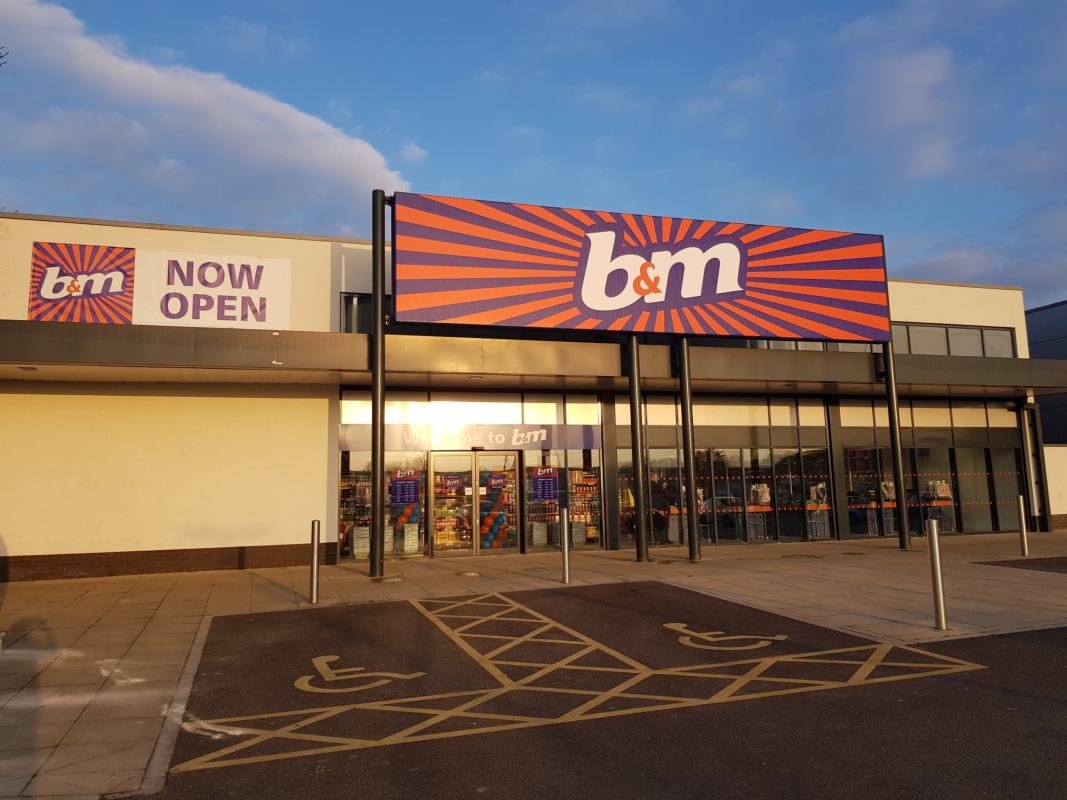 B&M's newest store opened its doors on Thursday (28th March 2019) in Breightmet, Bolton. The Home Store & Garden Centre is located near to Breightmet on Bury Road.