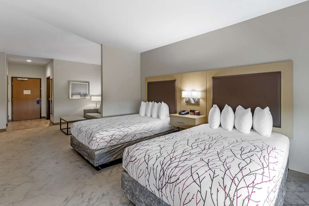 ADA Double Queen Suite 