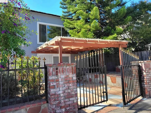 Images Call Michelle 4 Homes, Top Brentwood Real Estate Agent with RE/MAX