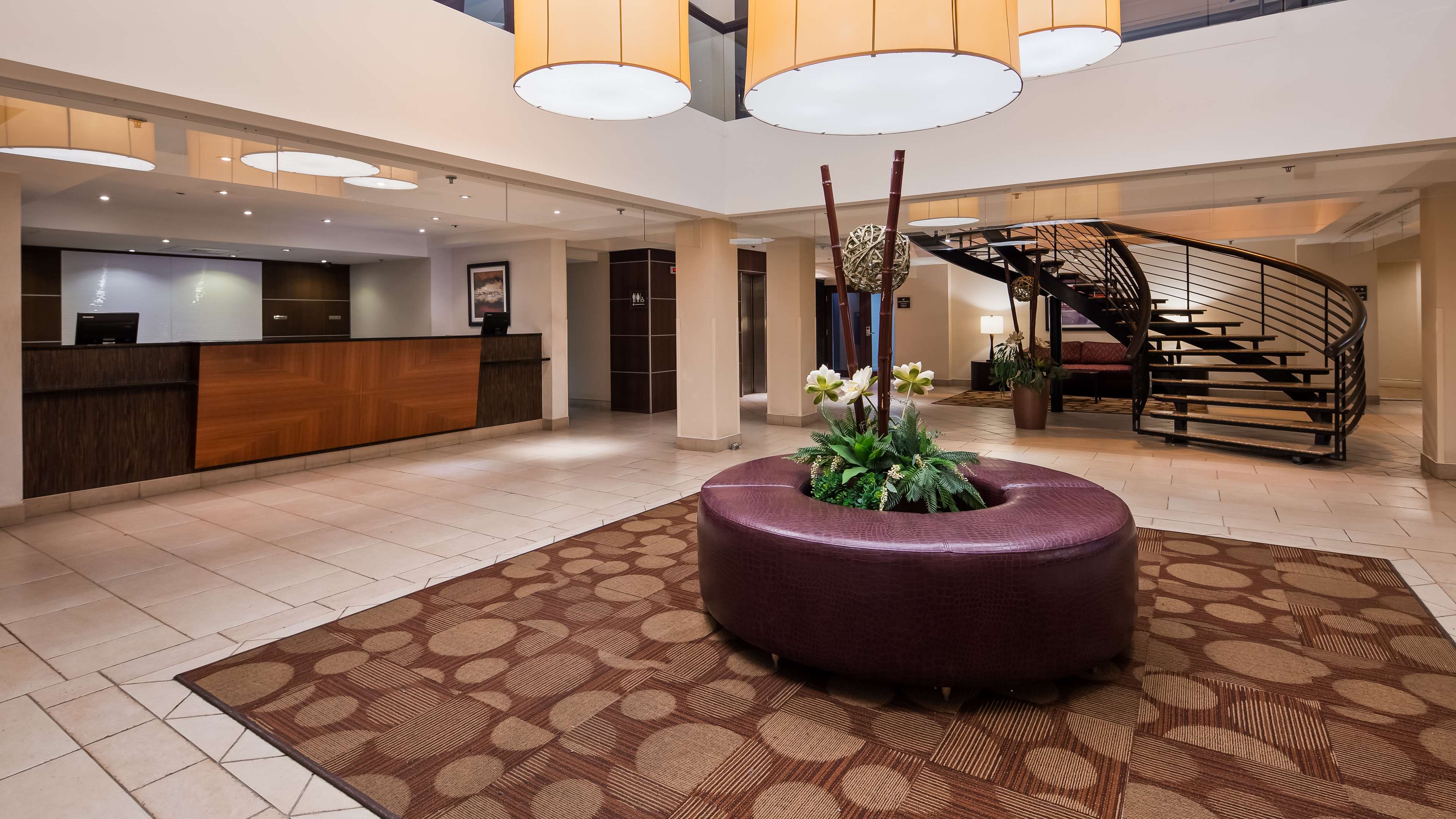 Lobby Best Western Plus Montreal Downtown-Hotel Europa Montreal (514)866-6492