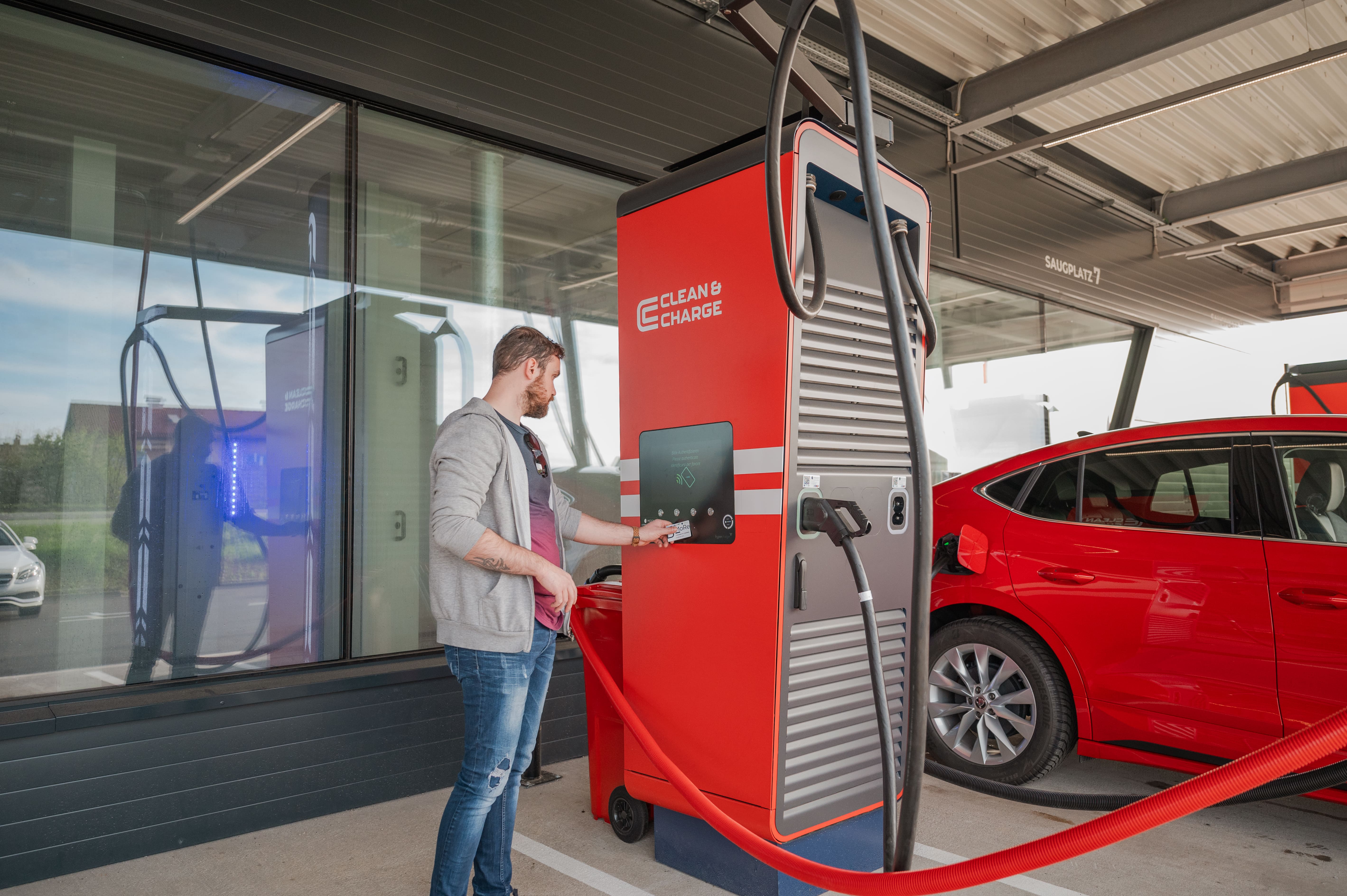 Clean & Charge - Wels I Außenwäsche - Innenreinigung - Ladestation, Werndlstraße 9 in Wels