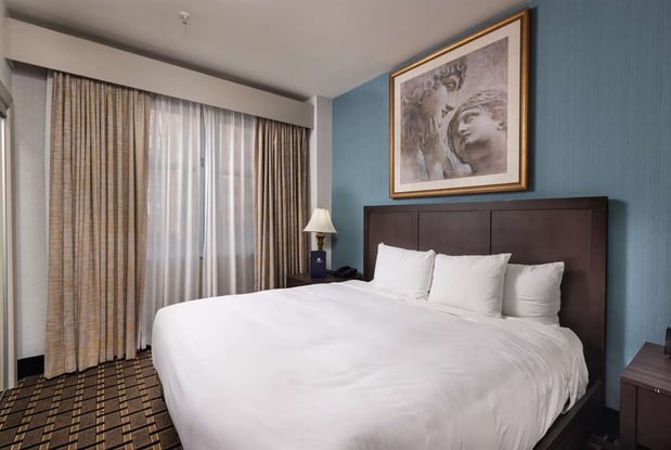 Images Inn at The Colonnade Baltimore - a DoubleTree by Hilton Hotel