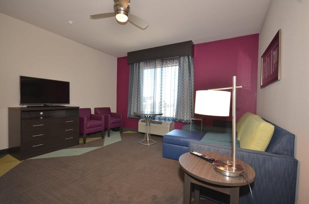 Images Holiday Inn Express & Suites Oklahoma City Mid - Arpt Area by IHG