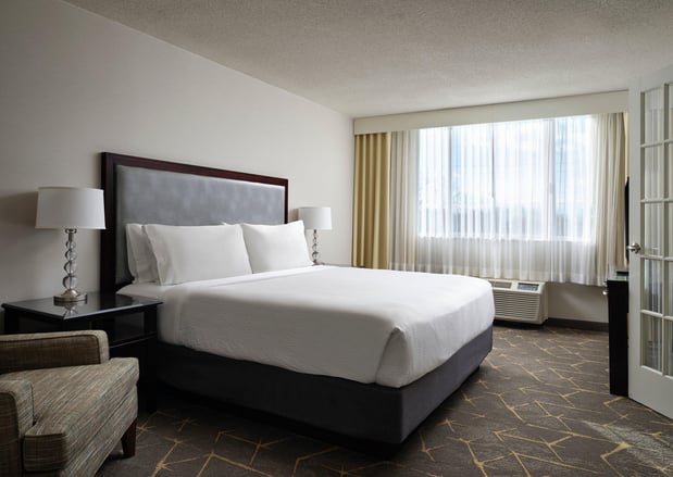 Images Holiday Inn & Suites Marlborough by IHG
