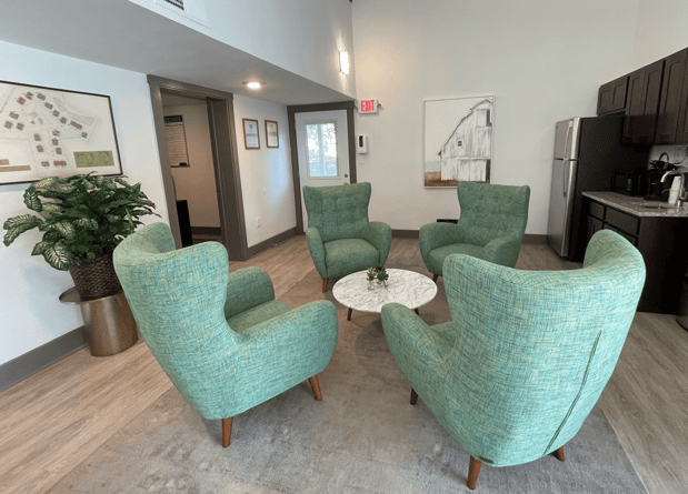 Images Lakes Edge Apartments