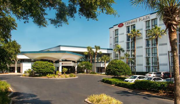 Images Crowne Plaza Jacksonville Airport/I-95N, an IHG Hotel