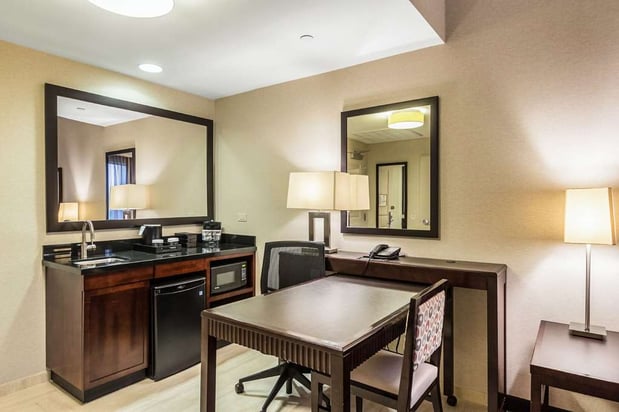 Images Embassy Suites by Hilton Newark Airport