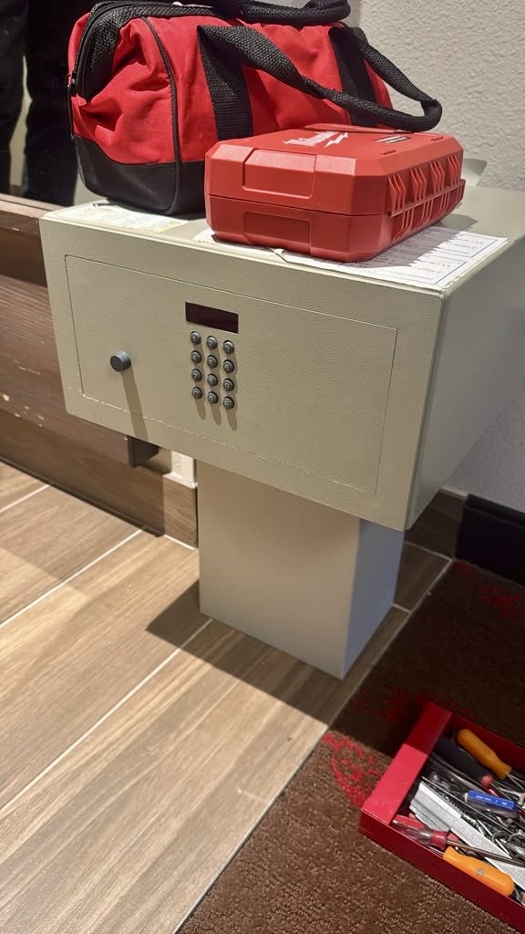 Electronic Safe Keypad - Mobile Locksmith Service