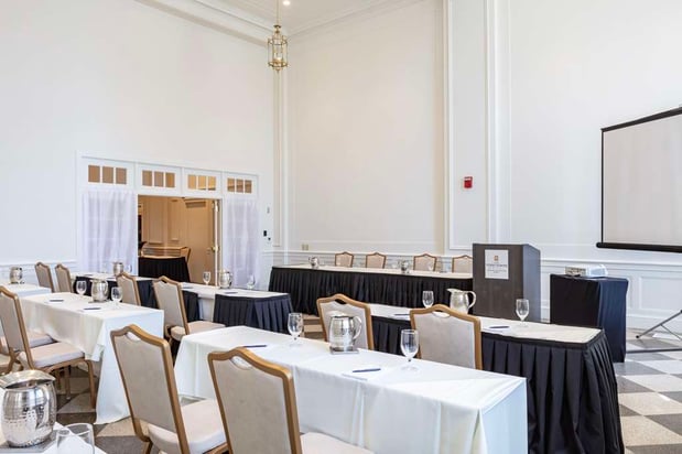 Images The Yorktowne Hotel, Tapestry Collection by Hilton