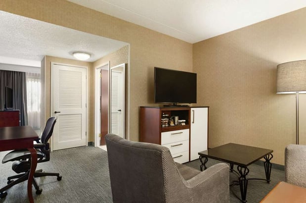 Images DoubleTree by Hilton Detroit Novi