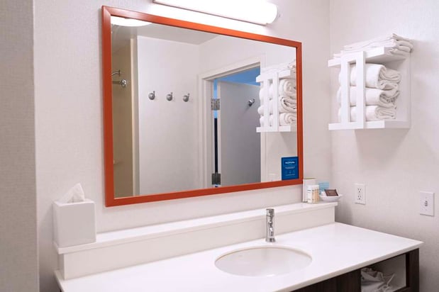 Images Hampton Inn and Suites Seal Beach