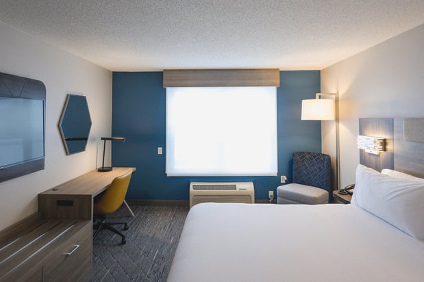 Images Holiday Inn Express & Suites Marquette by IHG