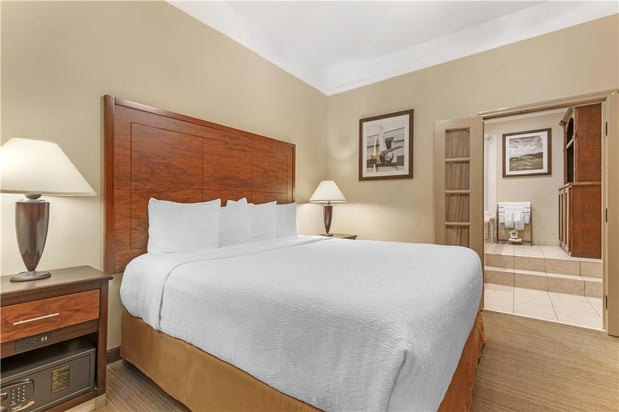 Images Best Western Plus Monica Royale Inn & Suites
