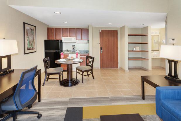 Images Holiday Inn Express Building 107