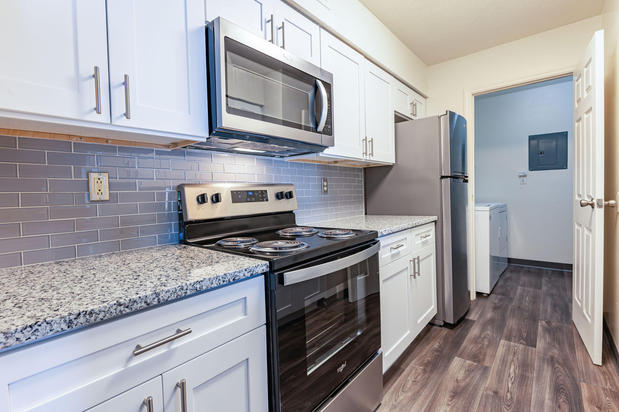 Images Hidden Lakes Apartment Homes