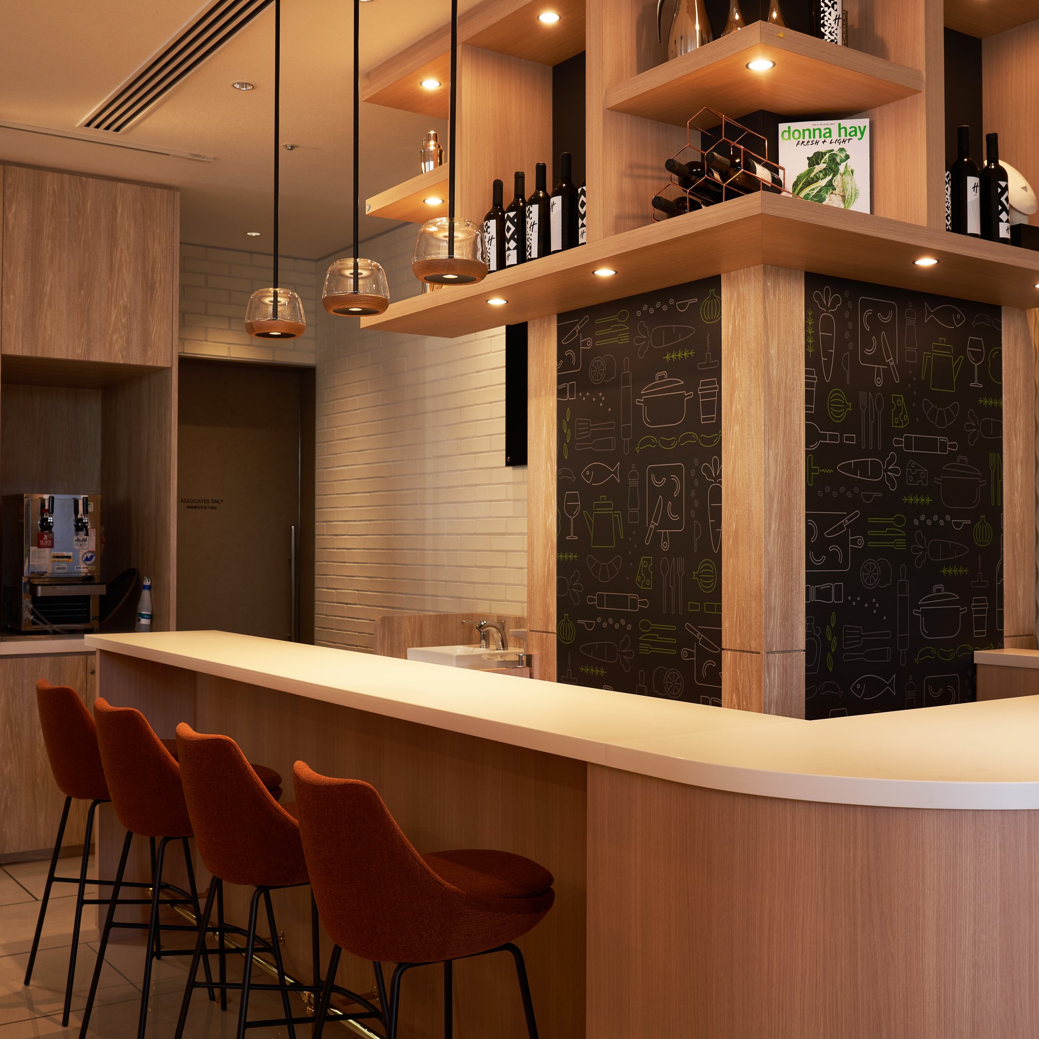 Images Holiday Inn & Suites Shin Osaka by IHG