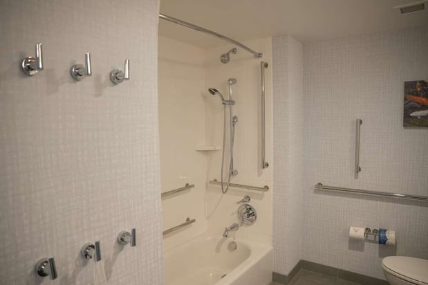 Images Hampton Inn & Suites Erie Bayfront