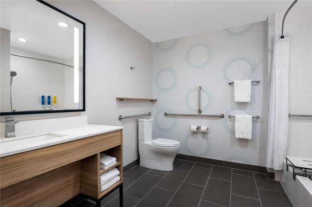 Images Tru by Hilton Brunswick