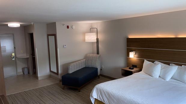 Images Holiday Inn Express & Suites Weston, an IHG Hotel