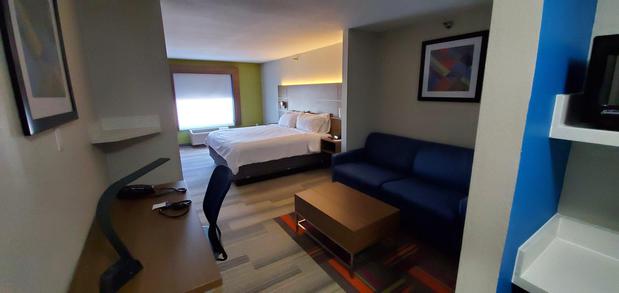Images Holiday Inn Express & Suites Kinston, an IHG Hotel