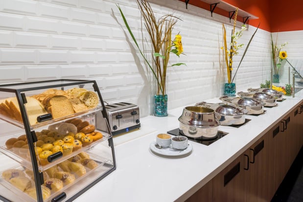 Images Holiday Inn Kansas City Airport by IHG