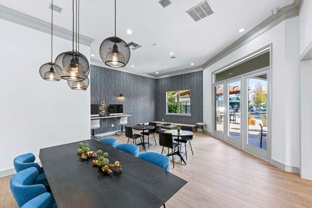 Images Halston World Gateway Apartment Homes