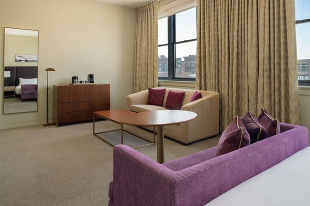 Images Hotel Savoy Kansas City, Tapestry Collection by Hilton