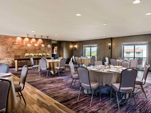 Images Embassy Suites by Hilton Scottsdale Resort