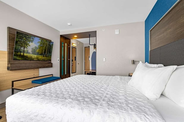 Images Tru by Hilton Colorado Springs Airport