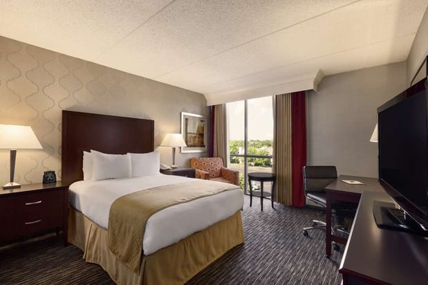 Images DoubleTree by Hilton Hotel Detroit - Dearborn