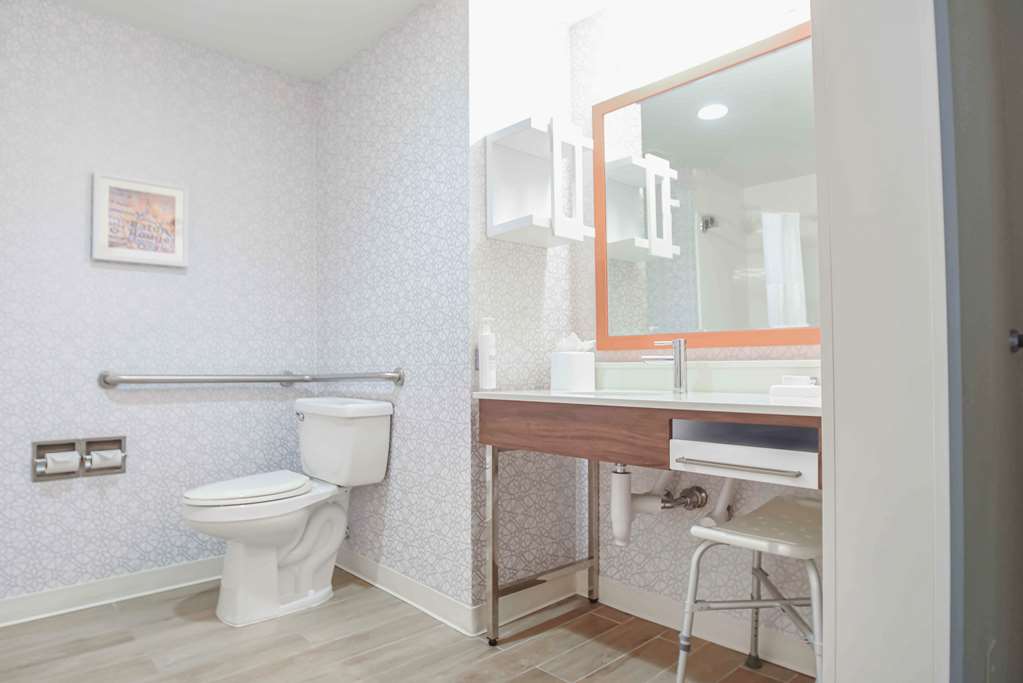 Guest room bath
