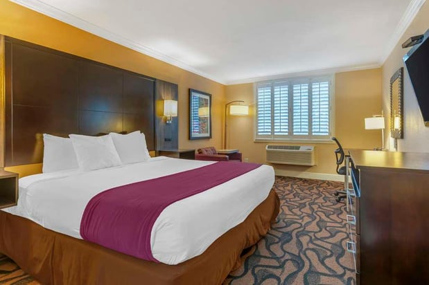Images Best Western Plus Airport Plaza