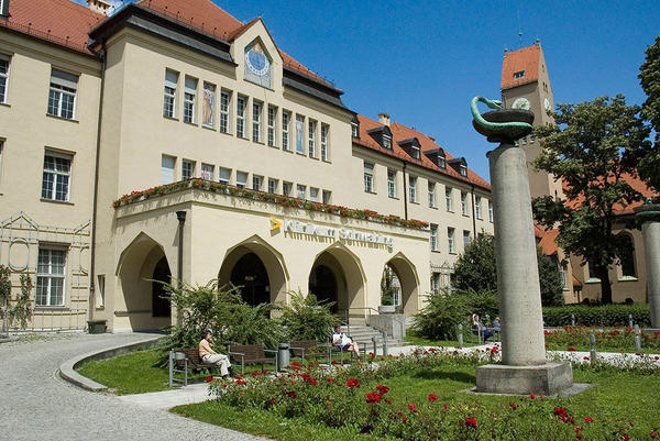 Haupteingang Kölner Platz